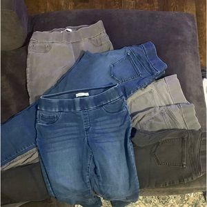 Gently used pet and smoke free home. Nine West Jeans by lot.